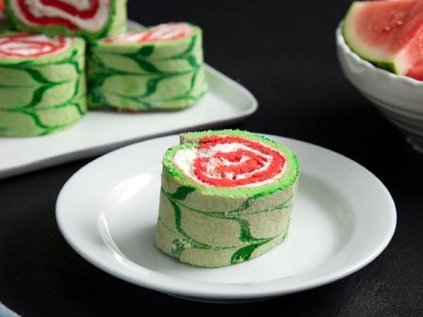 2 طرز تهیه رولت هندوانه به روش قنادی در فر و تابه